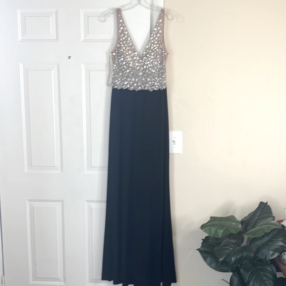 blondie nites by stacy sklar
V-Neck Beaded Evening Maxi Dress Side Slit Size M - Picture 3 of 16